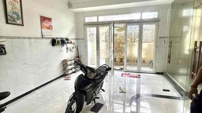 Bán nhà HXH Lê Văn Quới, DT 4,5 x 15m trệt 2 lầu, sân thượng Giá 5 tỷ