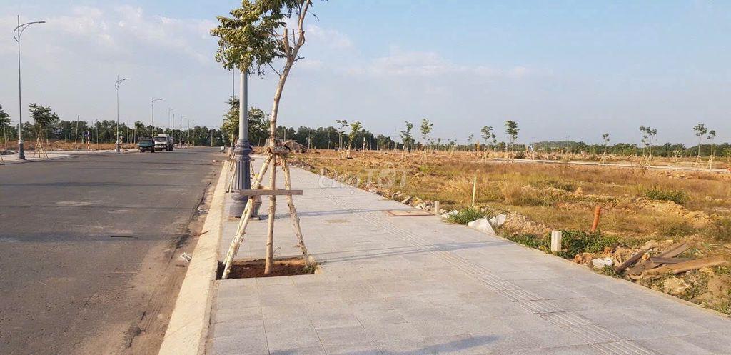 Kẹt tiền bán nền Biên Hoà New City 100m2 giá 1.650 tỷ, Hỗ trợ vay 70%