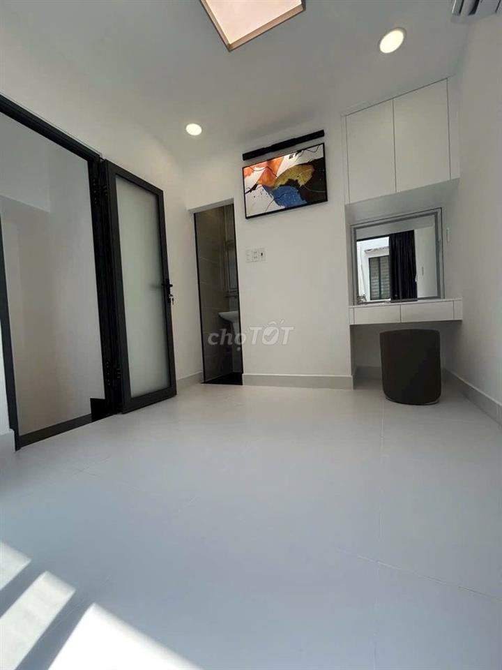 Hạ còn 4.48 tỷ, mặt tiền thụt đường trần quốc toản. Nhà mới đẹp 3 tầng