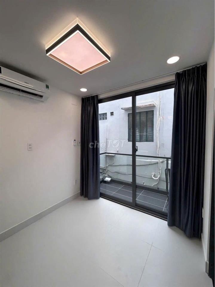 Hạ còn 4.48 tỷ, mặt tiền thụt đường trần quốc toản. Nhà mới đẹp 3 tầng