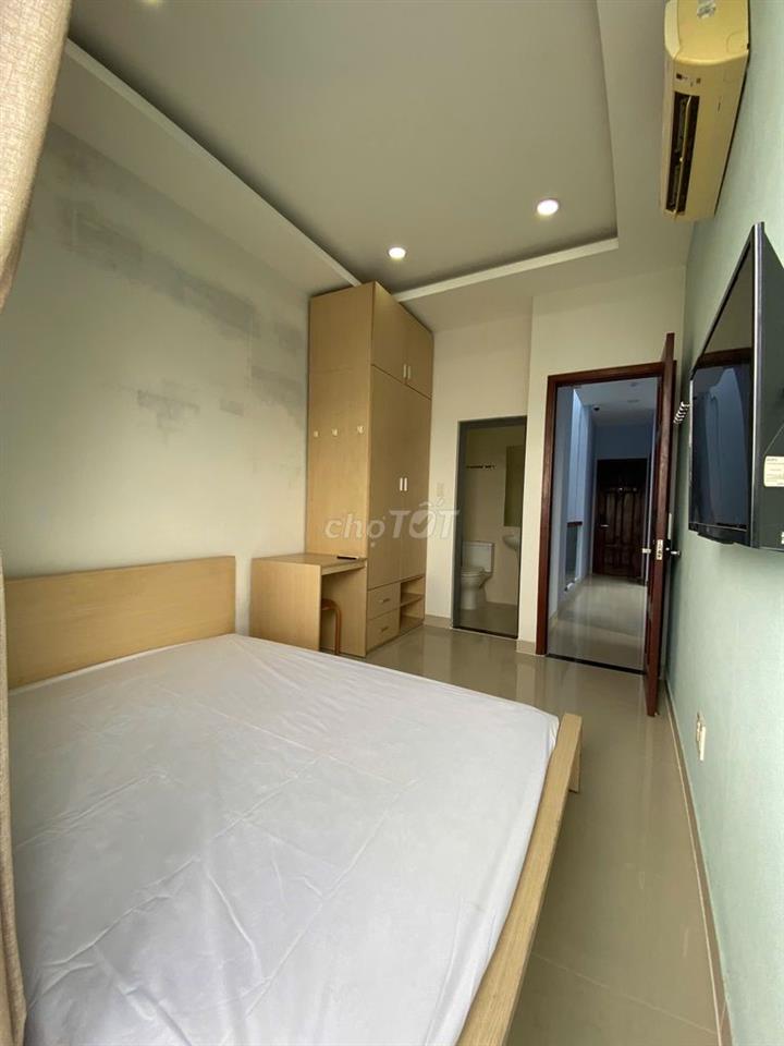 phòng gần lotte, toilet riêng, ban công, nội thất sẵn
