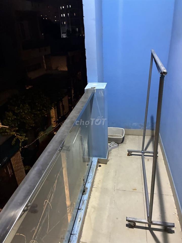phòng gần lotte, toilet riêng, ban công, nội thất sẵn