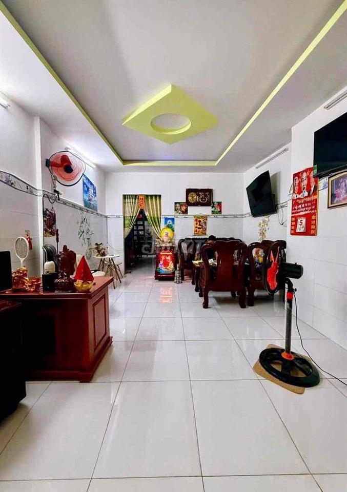 239 Bà Hom Quận 6 Phường Phú Lâm) Ngang 4m1 dài16m (nở bụng 4,3m) đúc
