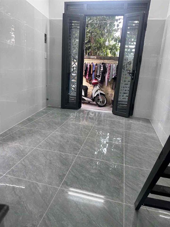 ngang 3m dài 6m 1 trệt 1 lửng 2 mặt tiền  Vị trí: 146/ An dương Vương