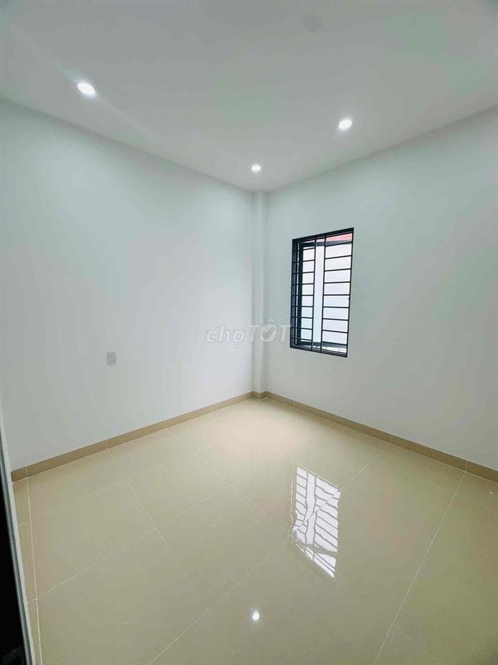 bán nhà 2 tầng mới 100%  mặt tiền đường Việt Bắc cách biển chỉ tầm 40
