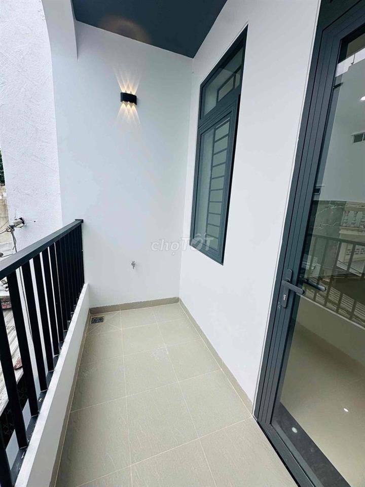 bán nhà 2 tầng mới 100%  mặt tiền đường Việt Bắc cách biển chỉ tầm 40