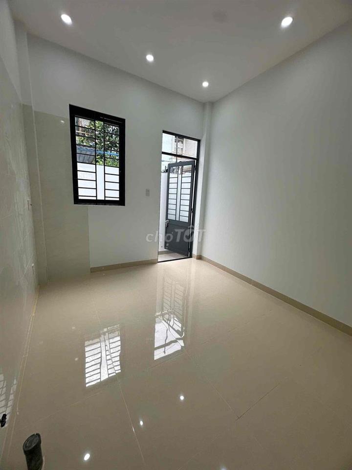 bán nhà 2 tầng mới 100%  mặt tiền đường Việt Bắc cách biển chỉ tầm 40