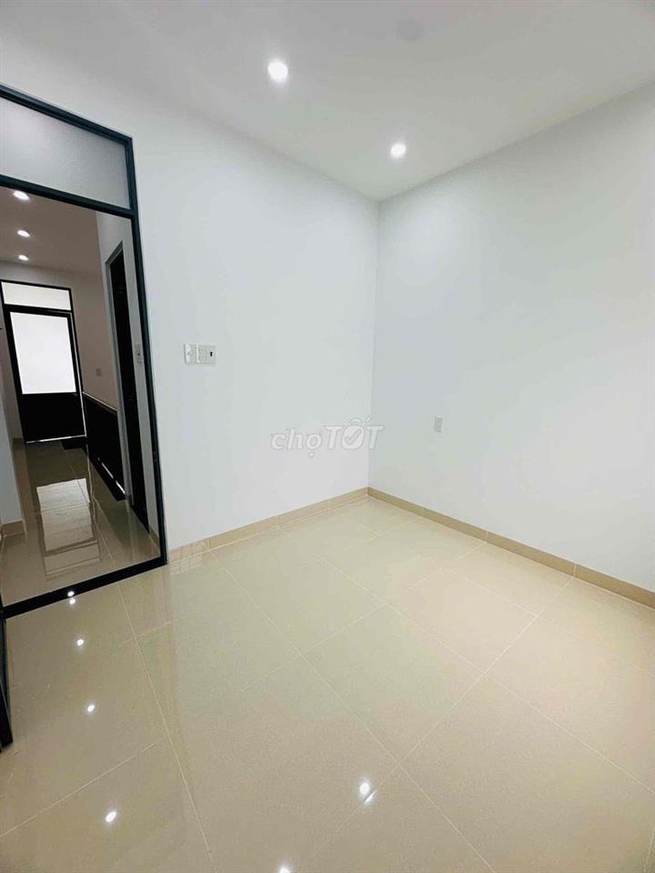 bán nhà 2 tầng mới 100%  mặt tiền đường Việt Bắc cách biển chỉ tầm 40