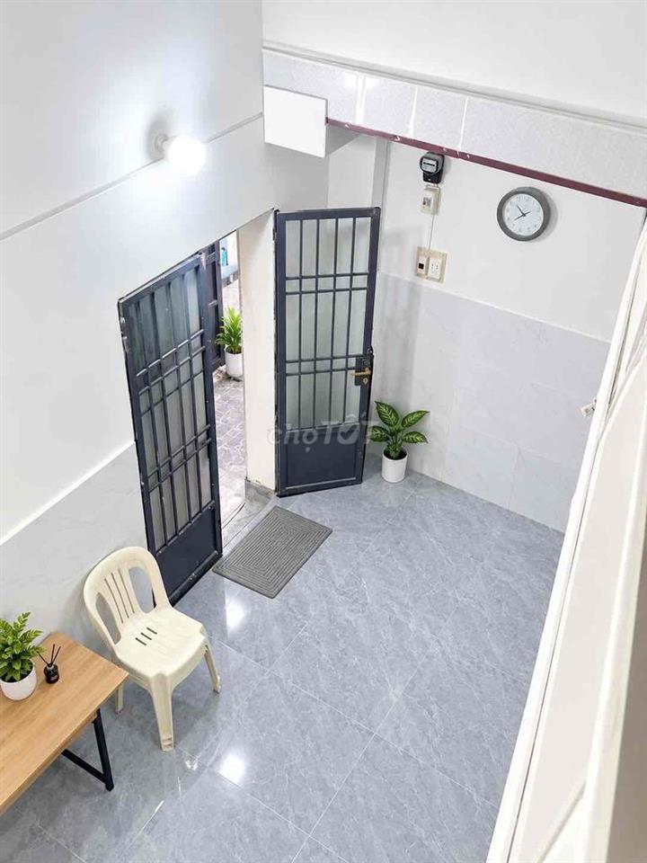 Nhà mặt tiền hồng lạc tân bình mới xây lại chưa sử dụng,lối đi riêng