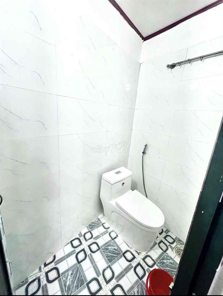 Nhà mặt tiền hồng lạc tân bình mới xây lại chưa sử dụng,lối đi riêng