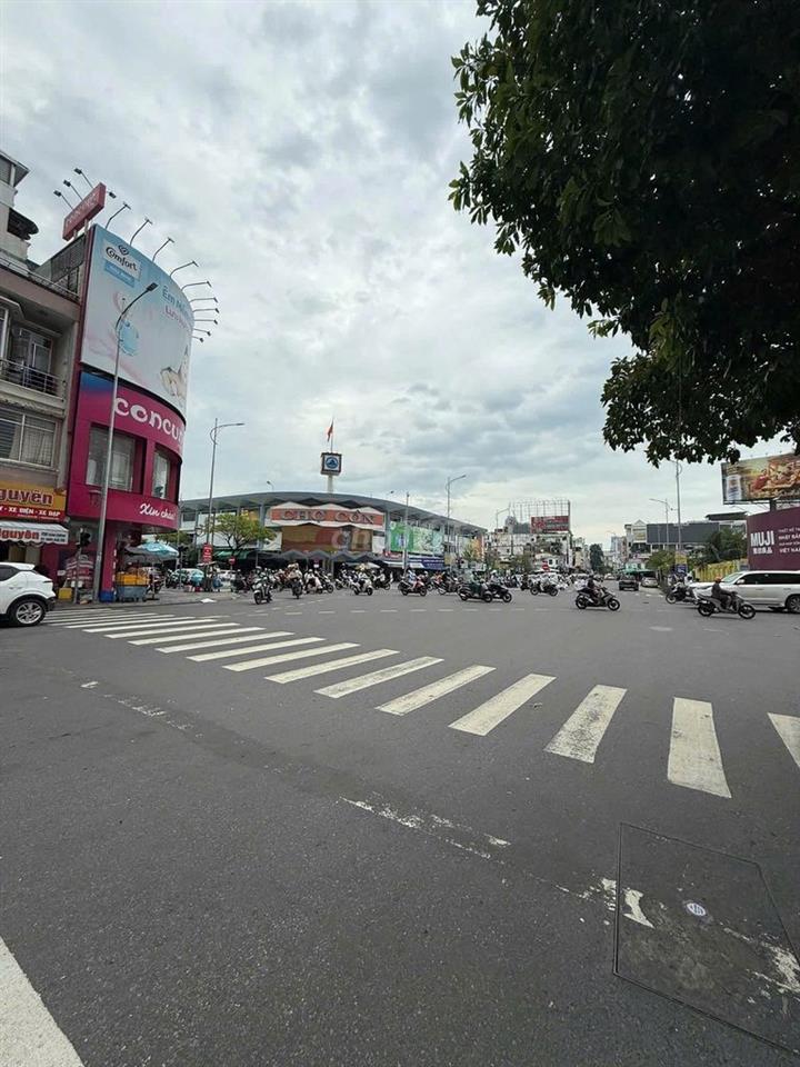 Mình cần bán nhà vị trí đắc địa, chỉ cách đường Hùng Vương 20m