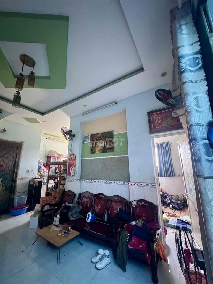Nhà 4 phòng ngủ hẻm oto ngay chợ ấp 5 VLB