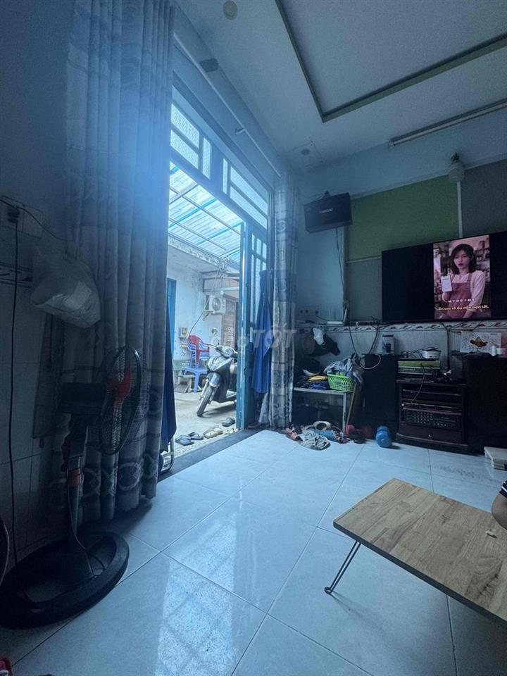 Nhà 4 phòng ngủ hẻm oto ngay chợ ấp 5 VLB