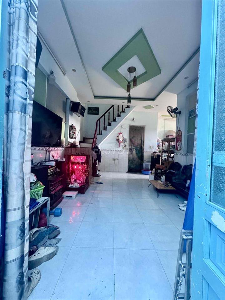 Nhà 4 phòng ngủ hẻm oto ngay chợ ấp 5 VLB