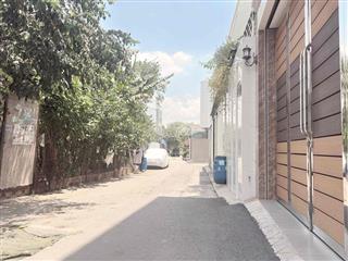 nhà C4 nở hậu 2MT Lã Xuân Oai