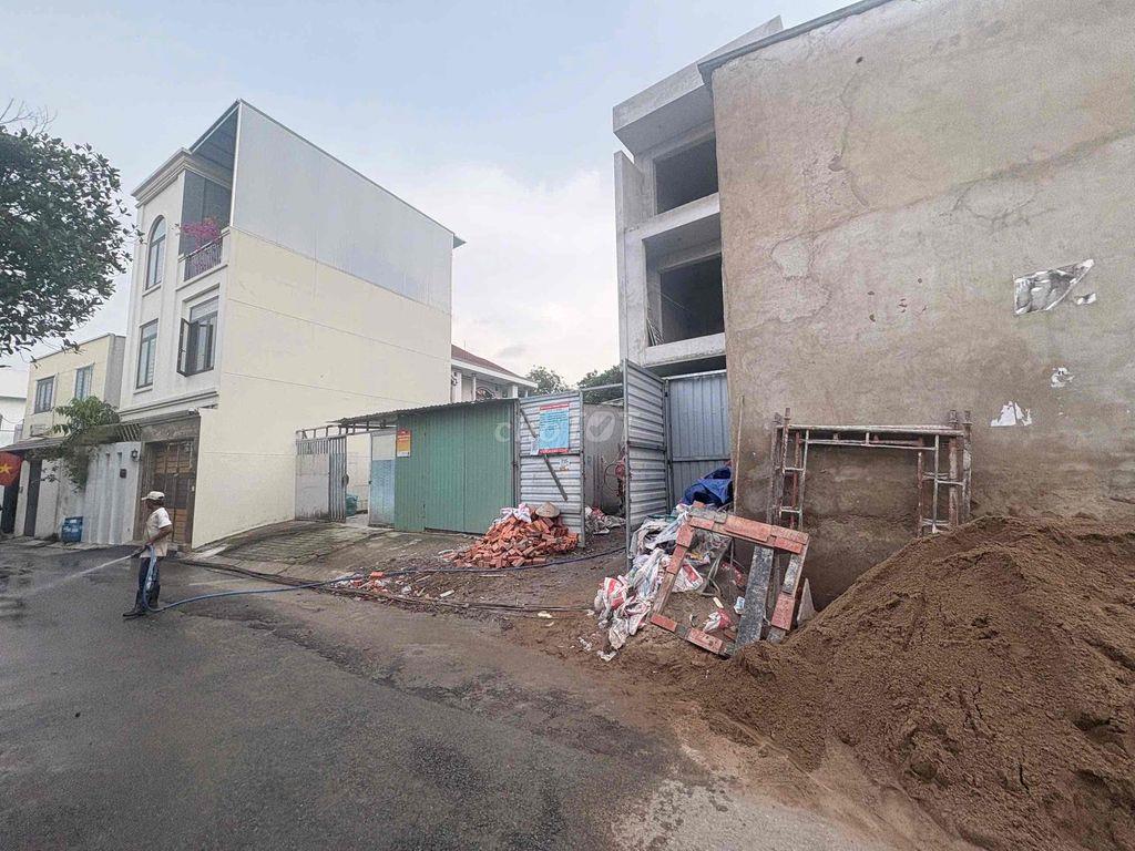 nhà C4 nở hậu 2MT Lã Xuân Oai