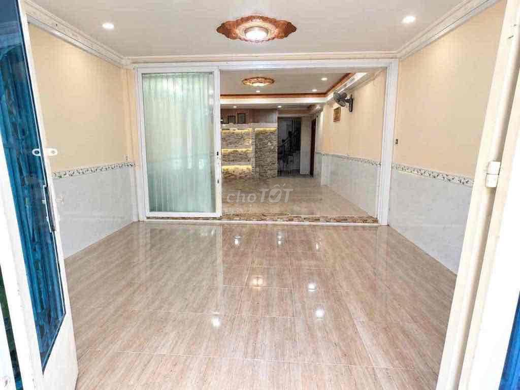 Giá: 5,5 tỷ Mặt tiền Nguyễn Quý Yêm,   4m X 1 trệt lầu