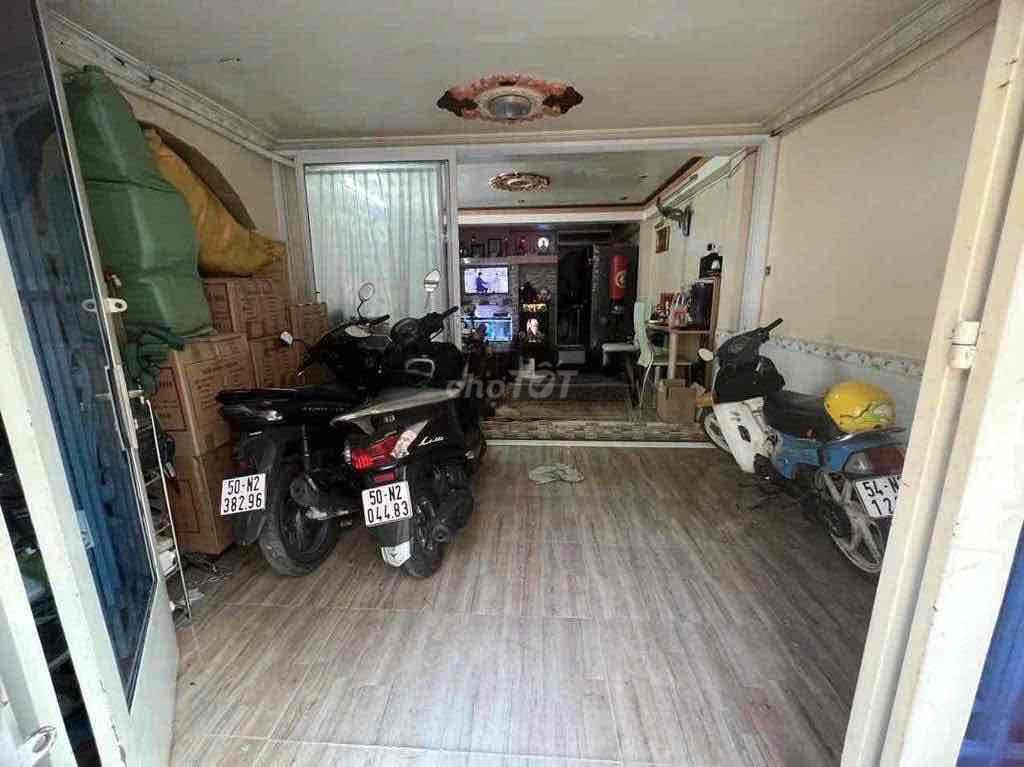 Giá: 5,5 tỷ Mặt tiền Nguyễn Quý Yêm,   4m X 1 trệt lầu