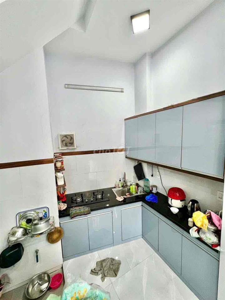 bà ký ngang 3m5 dài 10m nở 4m 5 tầng dg xe tải thông