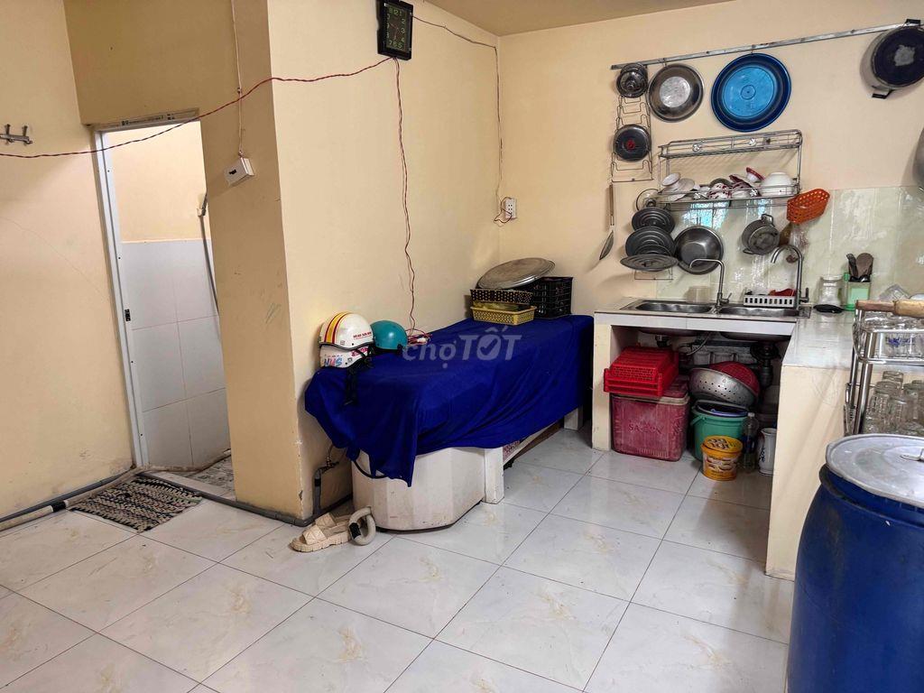 Chính chủ cần bán nhà chuyển về sài gòn ở
