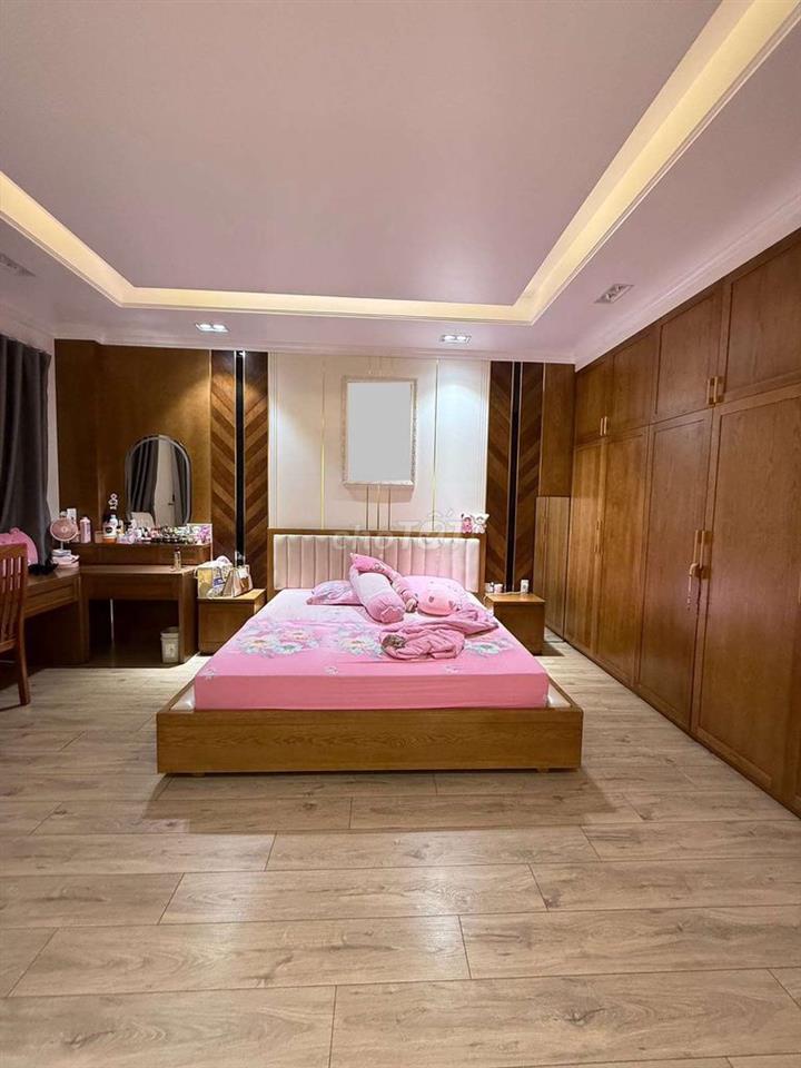 Chính chủ bán nhà 2 lầu VIP, View sông Hướng Đông Nam