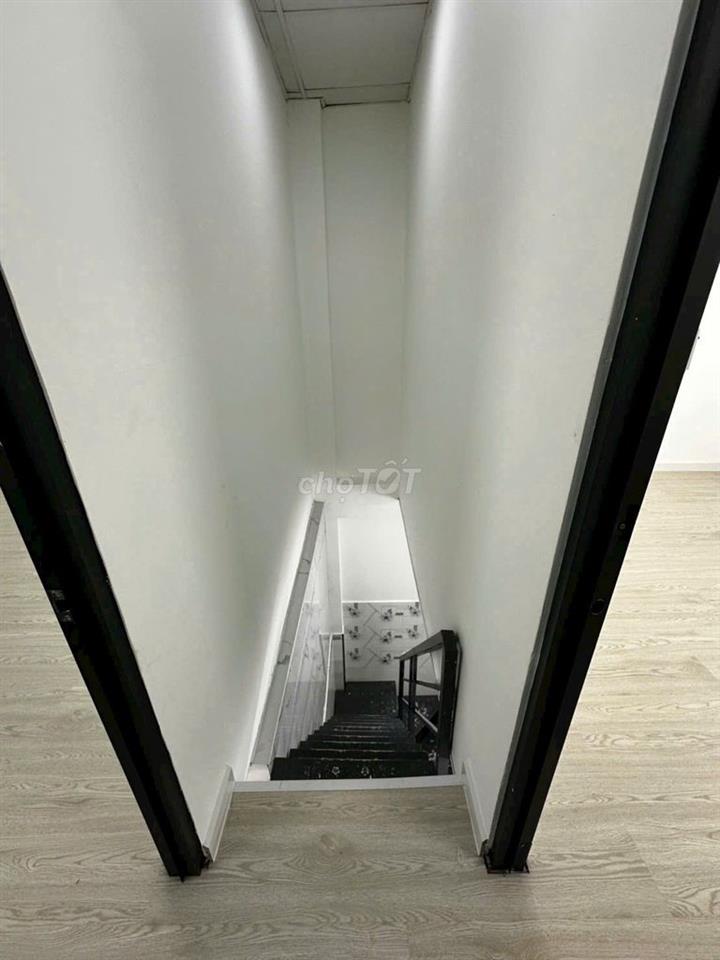 BÁN NHÀ GẦN BẾN XE QUẬN 8 – 2 PHÒNG NGỦ – HẺM XE BA GÁC