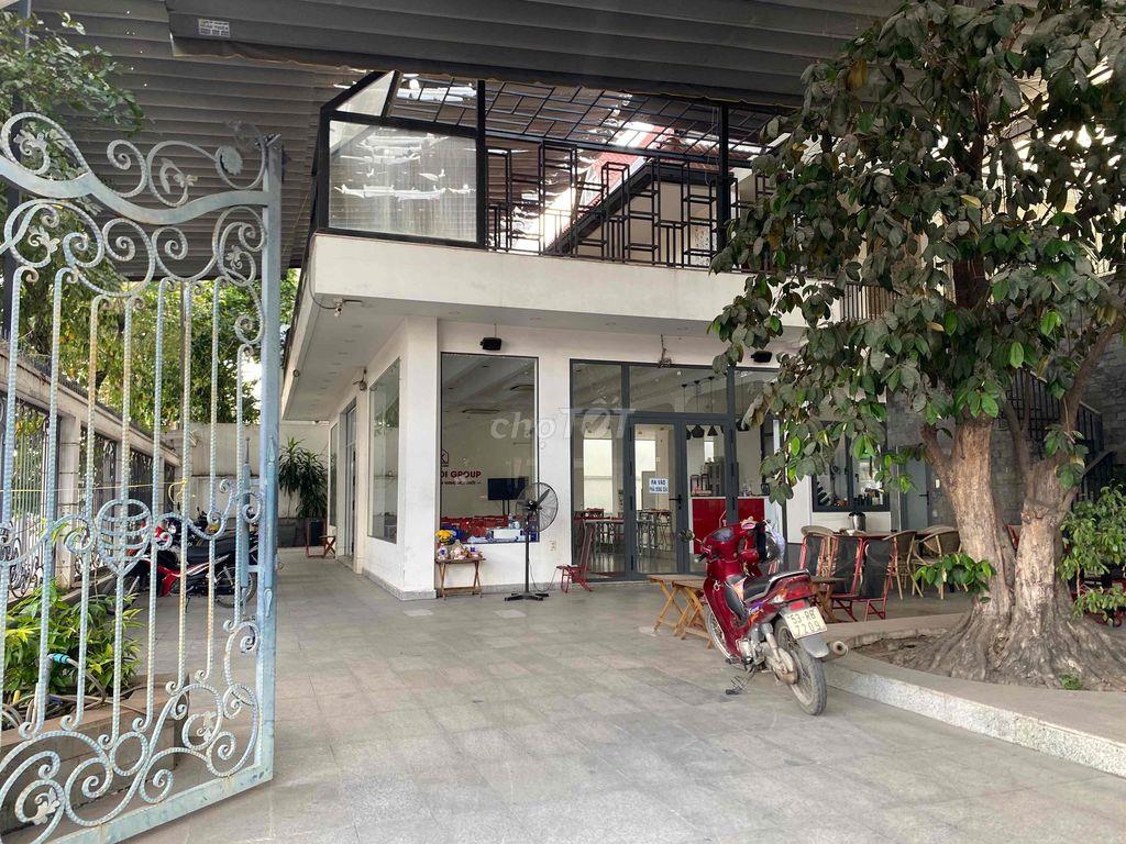 Bán or cho thuê nhà mặt phố có sân vườn