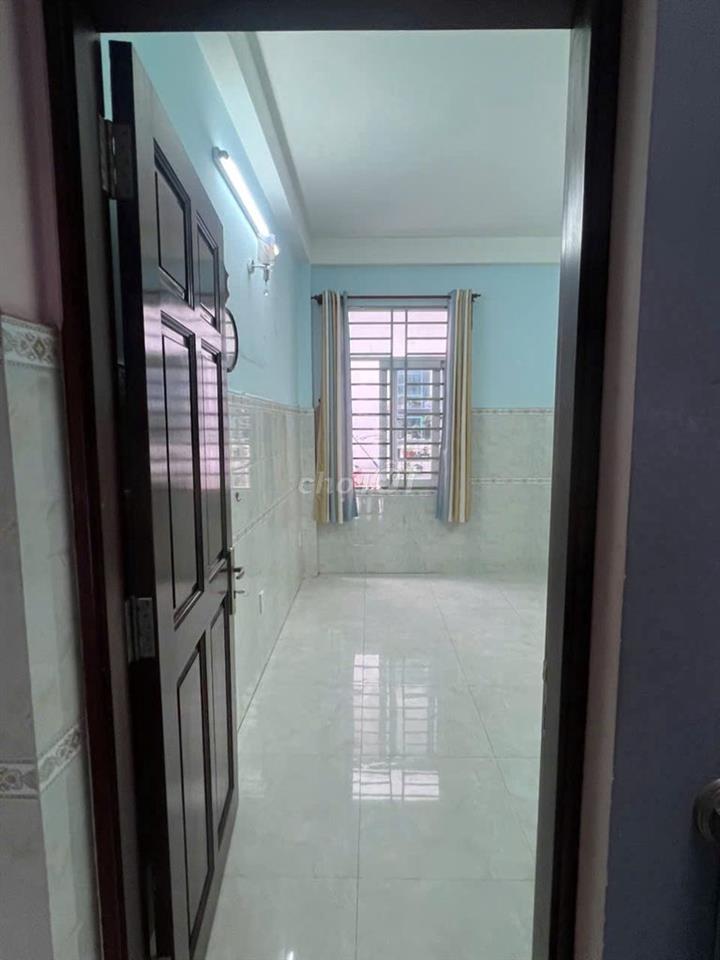 Phòng mới vào ờ ngay, đối diện Emart Phan Văn Trị gần cầu hang. 