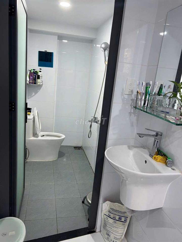 Cho thuê nhà mặt tiền đường số 5, 4PN, đối diện chung cư Gia Phát