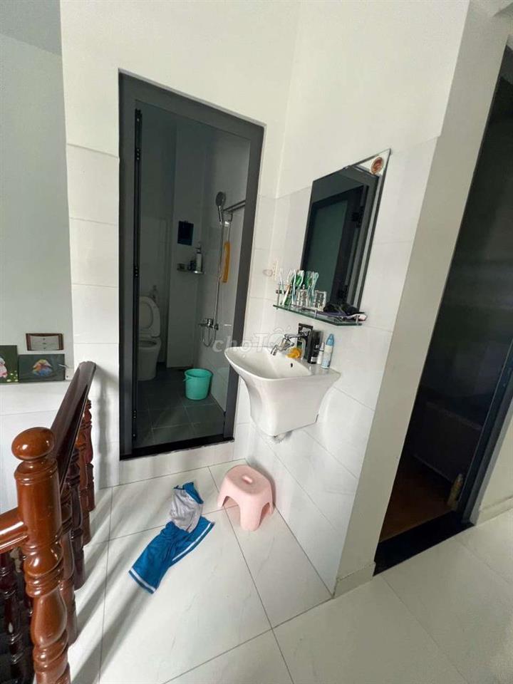 Cho thuê nhà mặt tiền đường số 5, 4PN, đối diện chung cư Gia Phát