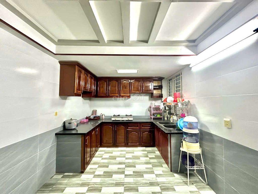Nhà hẻm 2 xe hơi P14 dt 6x13m lững 2 lầu 4pn có wc trong full NT