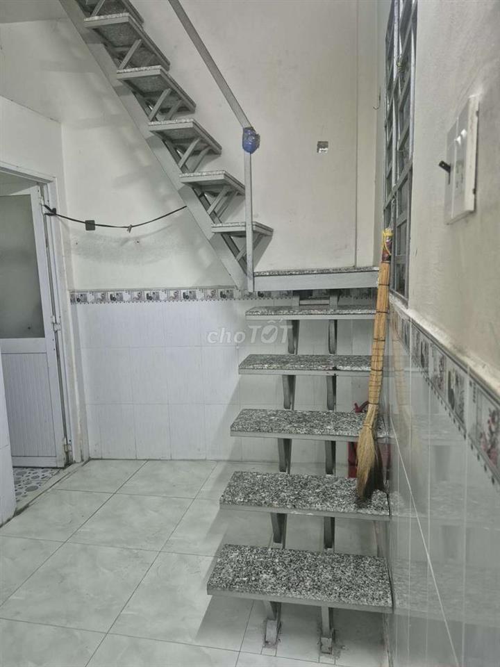 nhà trọ gần mặt tiền