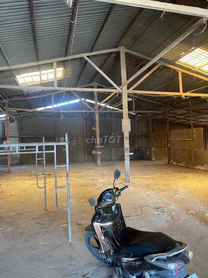 CHO THUÊ 350m2 XƯỞNG CÓ ĐIỆN BA PHA RỒI