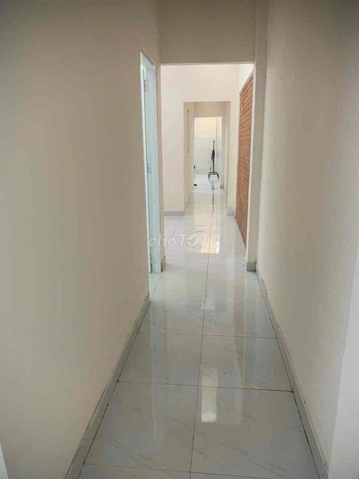 Bán nhà cạnh chợ Hóc Môn