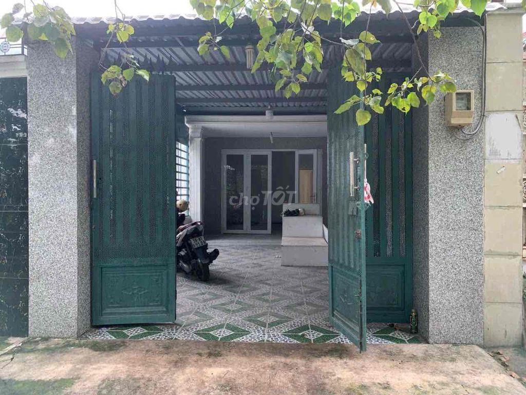 Bán nhà cạnh chợ Hóc Môn