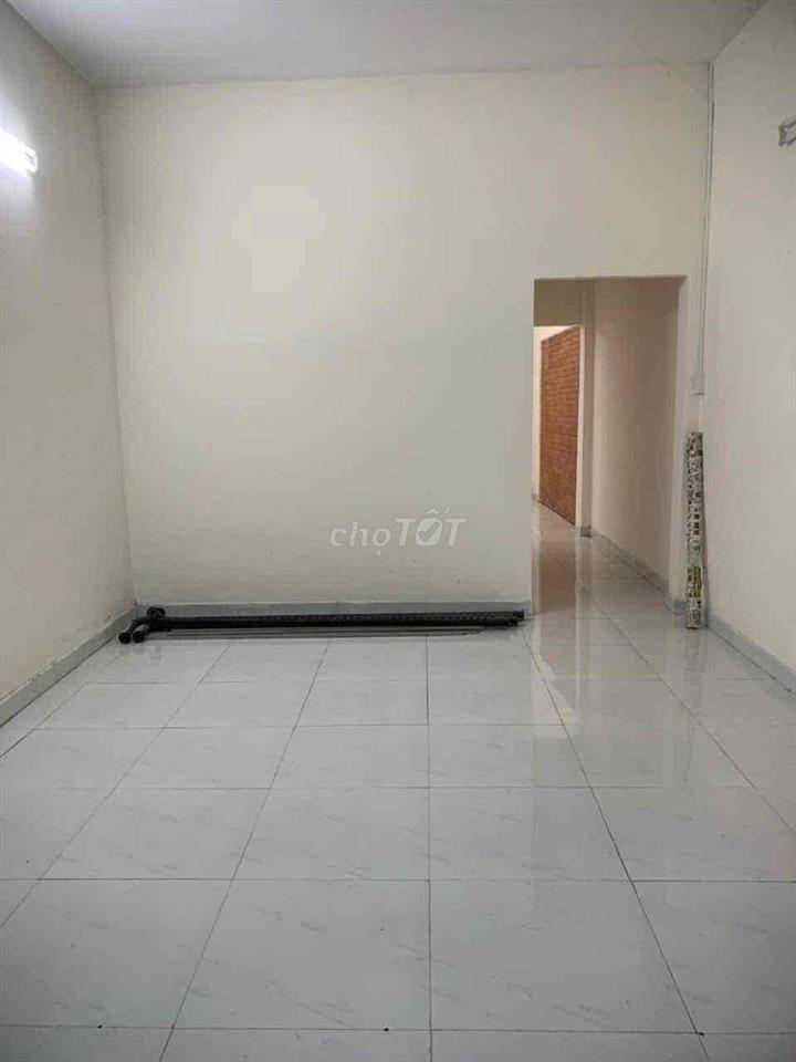 Bán nhà cạnh chợ Hóc Môn