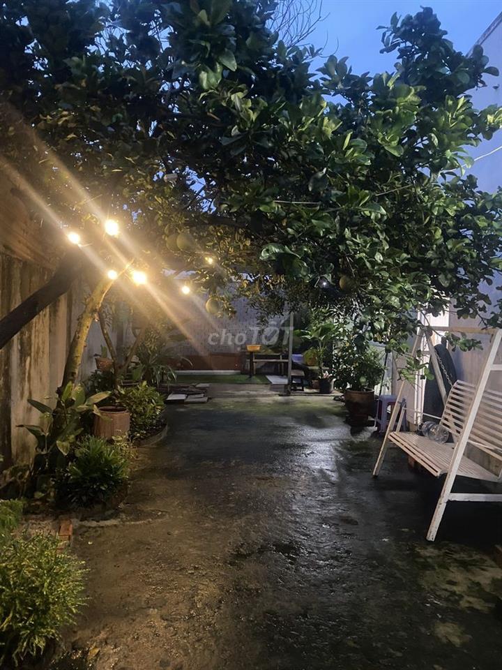 Bán nhà sân vườn