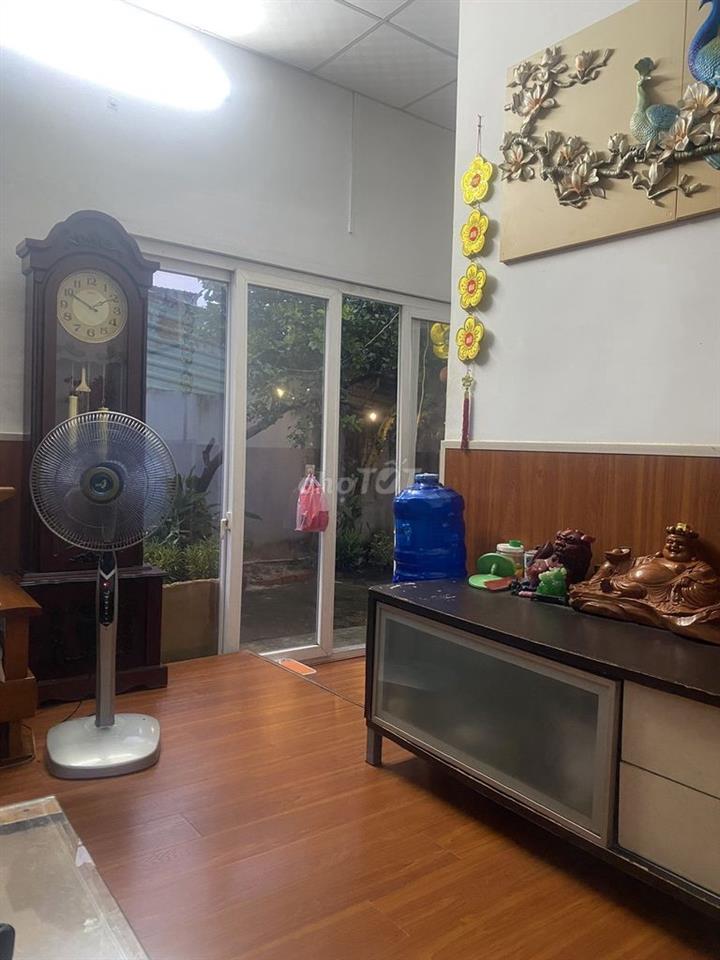 Bán nhà sân vườn