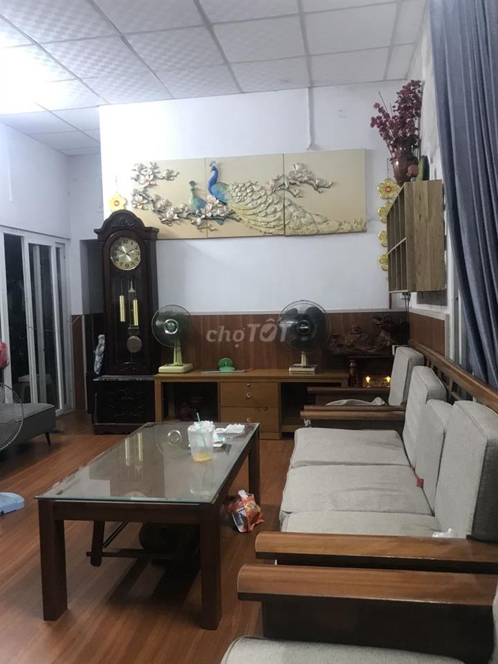 Bán nhà sân vườn