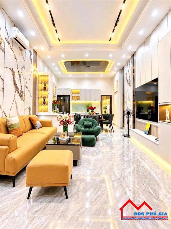 NHÀ VƯỜN THÔNG THOÁNG KHÔNG GIAN MÁT MẺ, CÓ 3 PN. NGAY CẠNH QUẬN 7