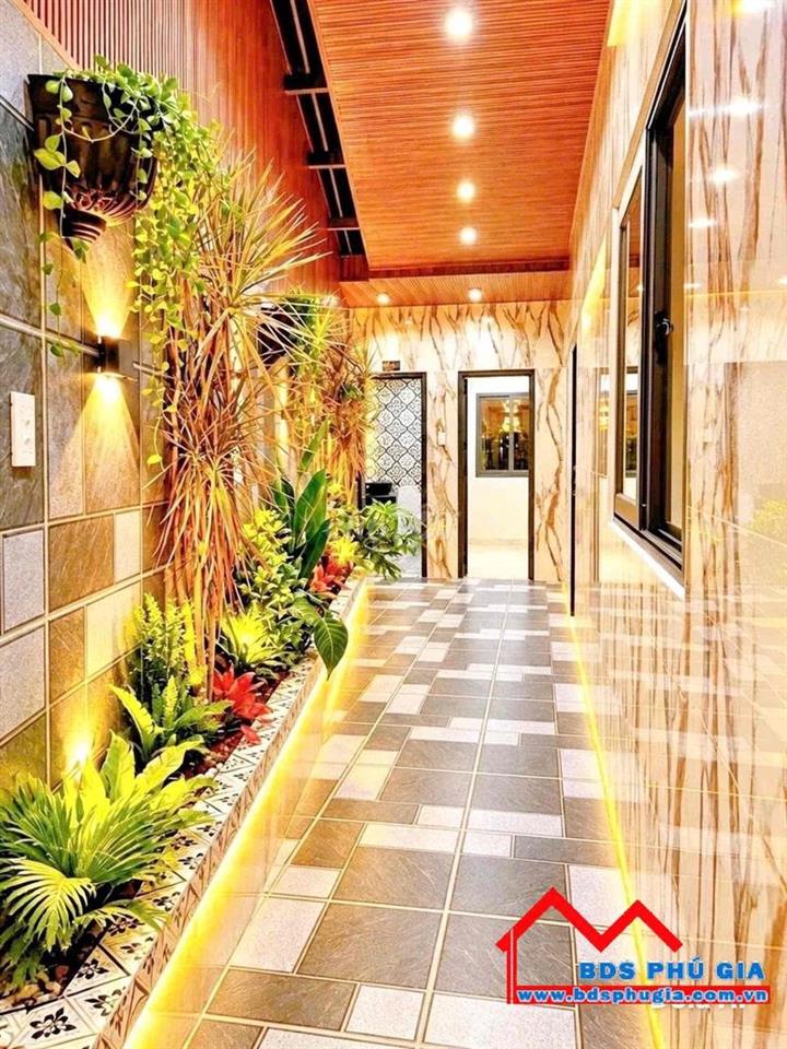 NHÀ VƯỜN THÔNG THOÁNG KHÔNG GIAN MÁT MẺ, CÓ 3 PN. NGAY CẠNH QUẬN 7