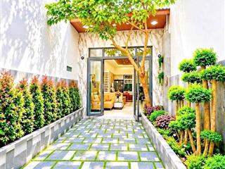 NHÀ VƯỜN THÔNG THOÁNG KHÔNG GIAN MÁT MẺ, CÓ 3 PN. NGAY CẠNH QUẬN 7