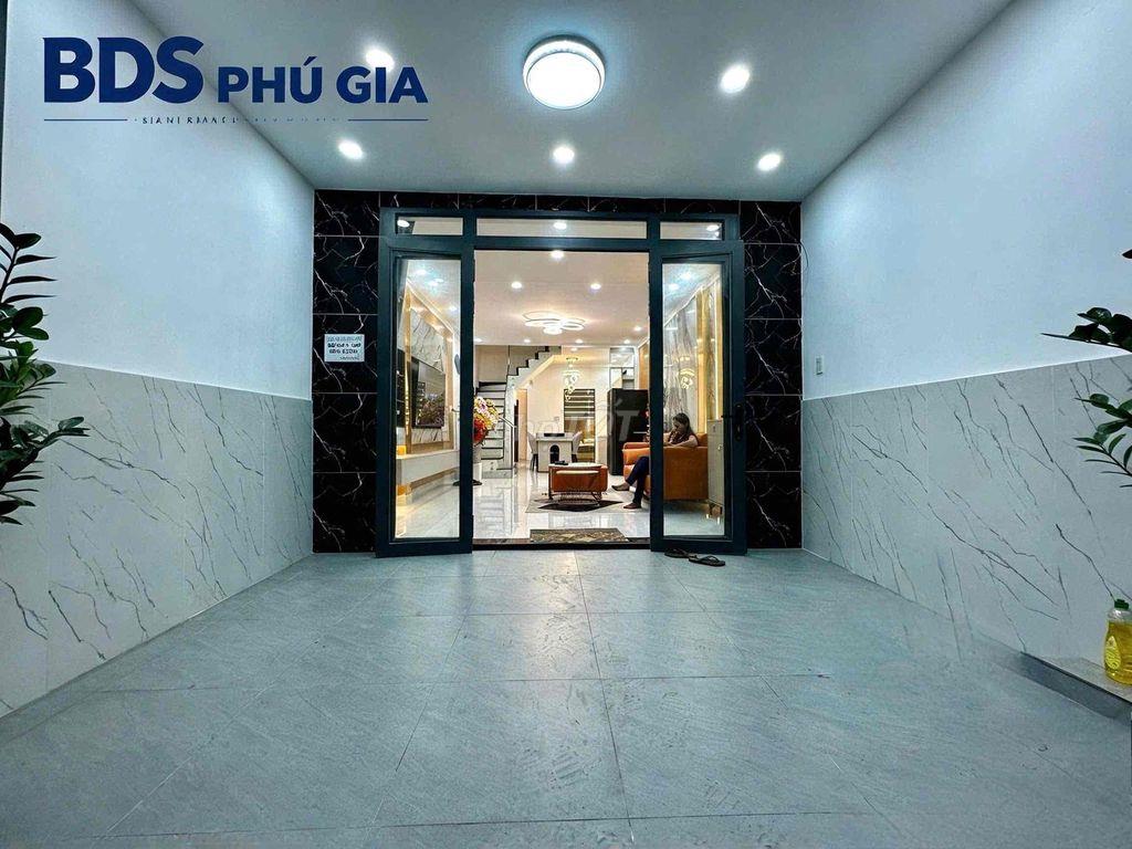 NHÀ 1 LẦU MẶT TIỀN HẺM XE HƠI, 4x15, 4 PN.