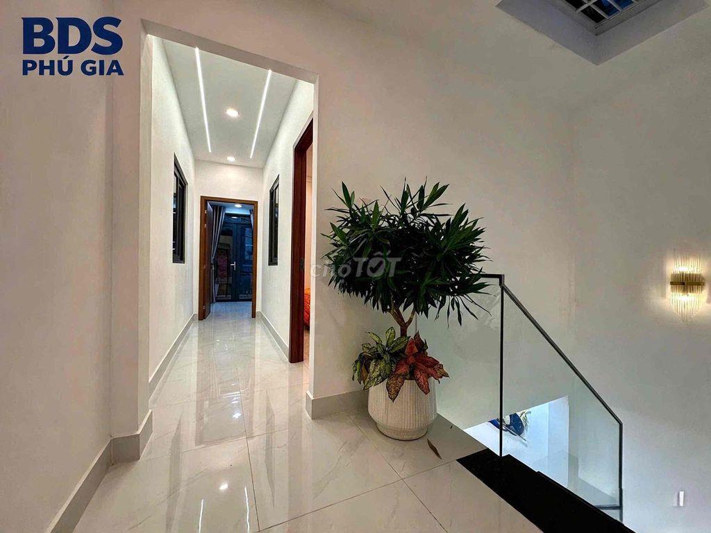 NHÀ 1 LẦU MẶT TIỀN HẺM XE HƠI, 4x15, 4 PN.