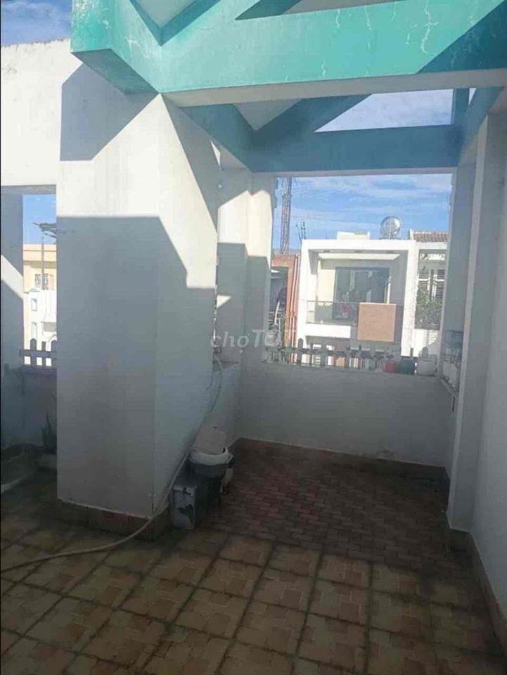 NHÀ PHỐ KINH DOANH NGAY SIÊU THỊ PARC MALL - NGAY ĐH CÔNG NGHỆ SÀI GÒN