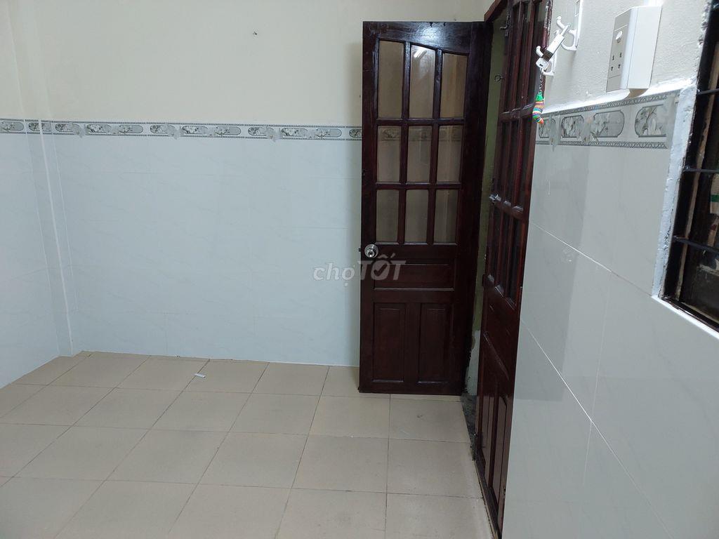 Cho thuê nhà 1 trệt 1 lầu, 4tr5/tháng, Q.1