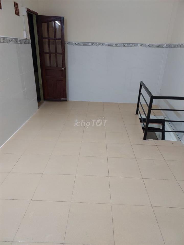 Cho thuê nhà 1 trệt 1 lầu, 4tr5/tháng, Q.1