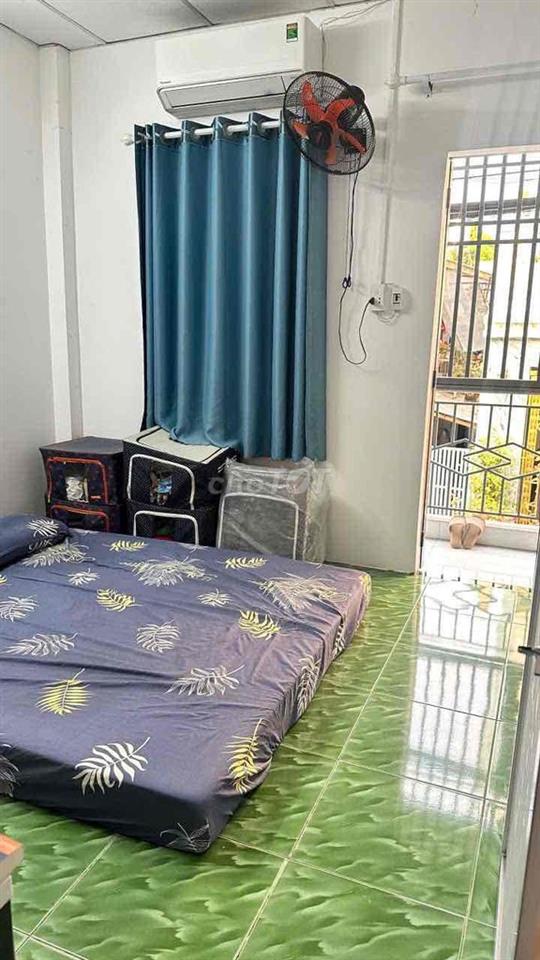 hia đình em bán căn nhà mặt tiền , sổ chung