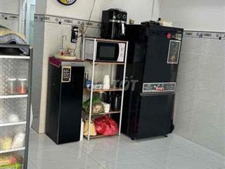 hia đình em bán căn nhà mặt tiền , sổ chung