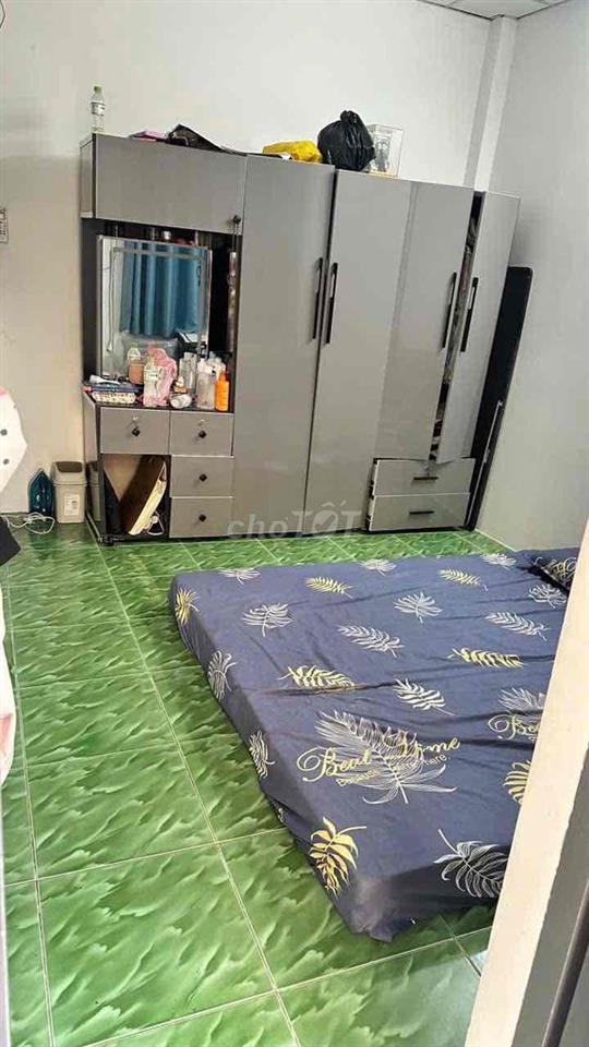 hia đình em bán căn nhà mặt tiền , sổ chung